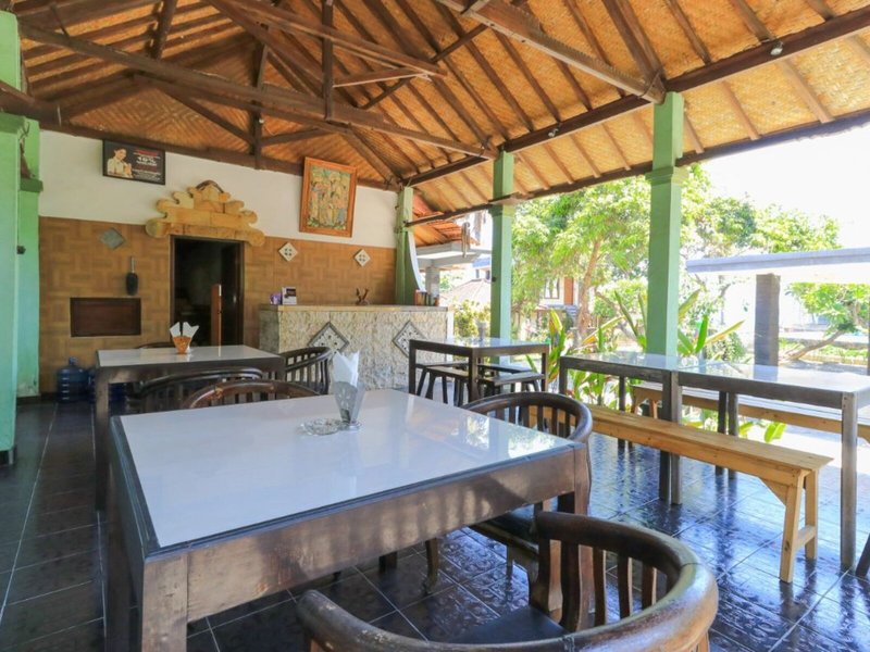 Hotel Tara Bar & Resto Air Sanih 12