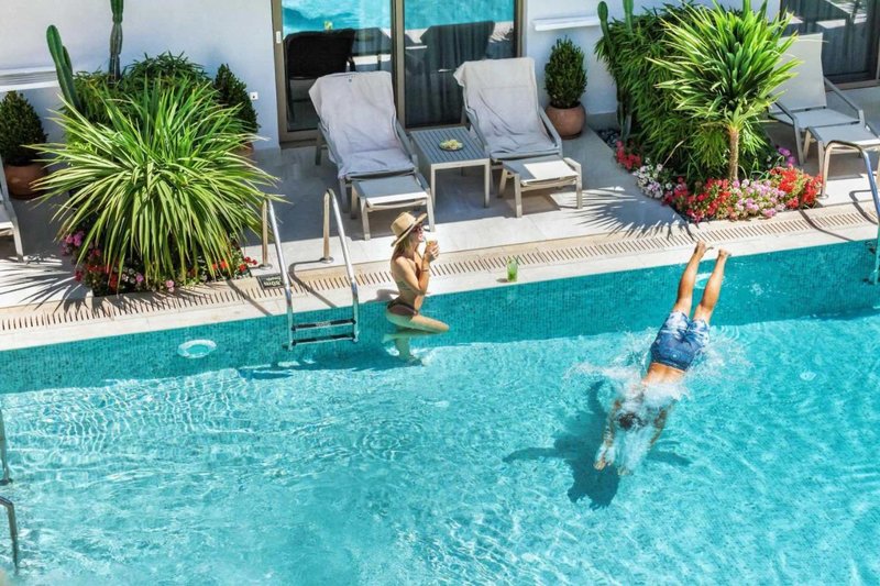 Pefki Deluxe Residences 4