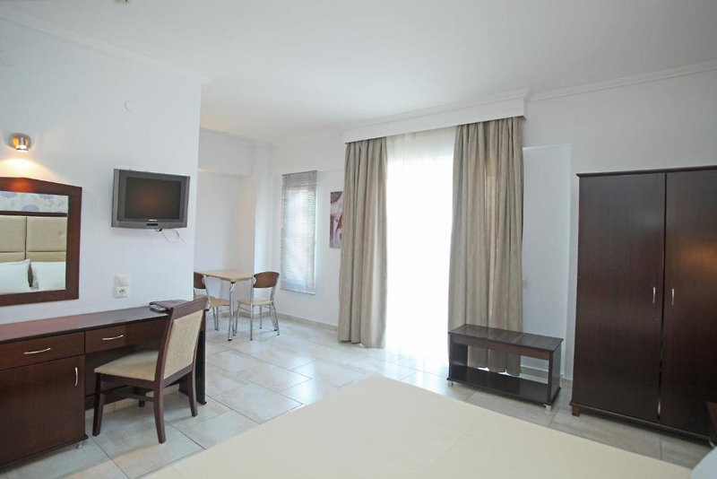 Naias Beach Hotel 8