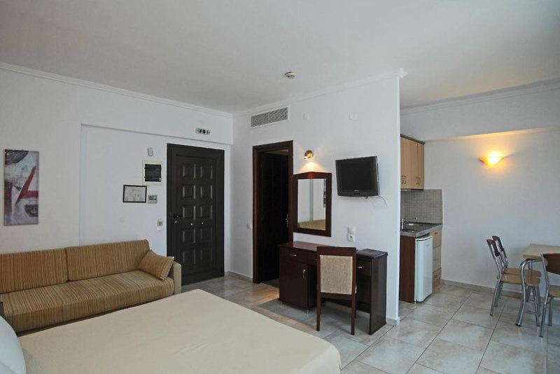 Naias Beach Hotel 9
