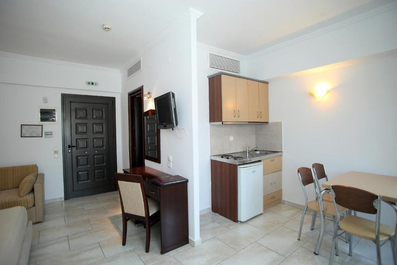 Naias Beach Hotel 10