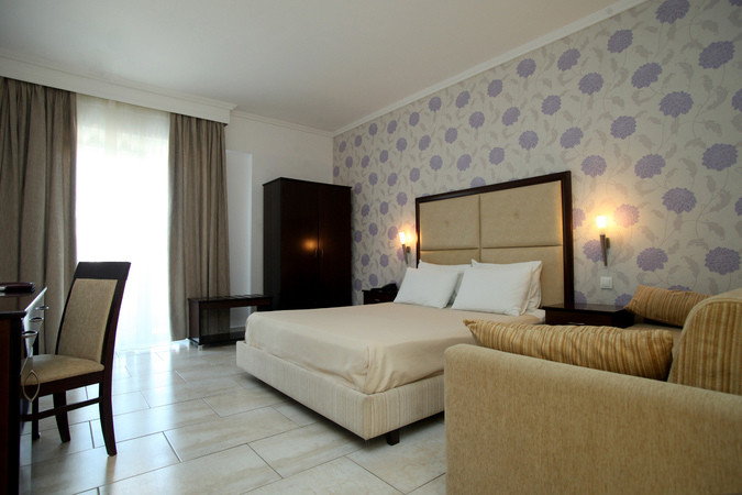 Naias Beach Hotel 20