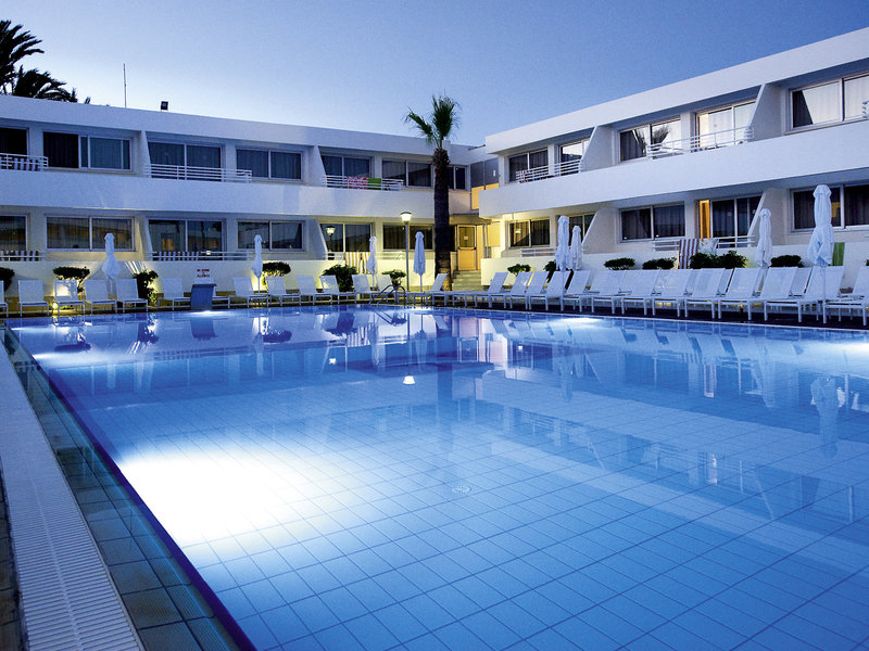 Melpo Antia Luxury Apartments & Suites 8 - Outdoor Pool