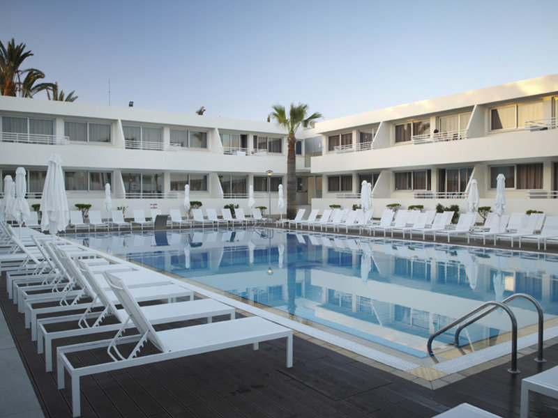 Melpo Antia Luxury Apartments & Suites 10 - Outdoor Pool