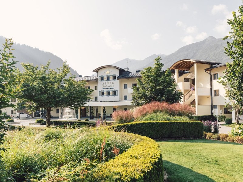 Alpenpalace Luxury Hideaway & Spa Retreat 1