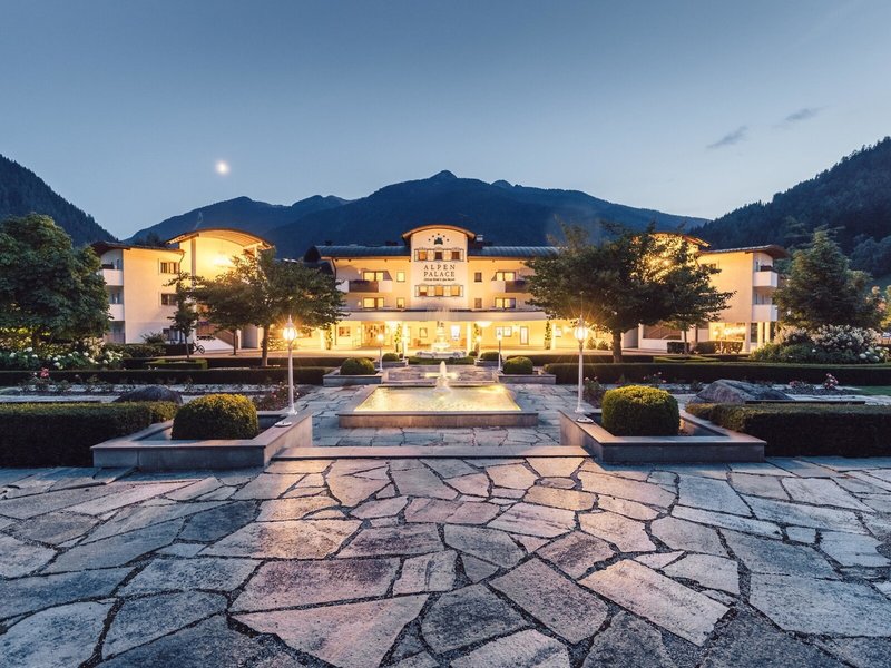 Alpenpalace Luxury Hideaway & Spa Retreat 3