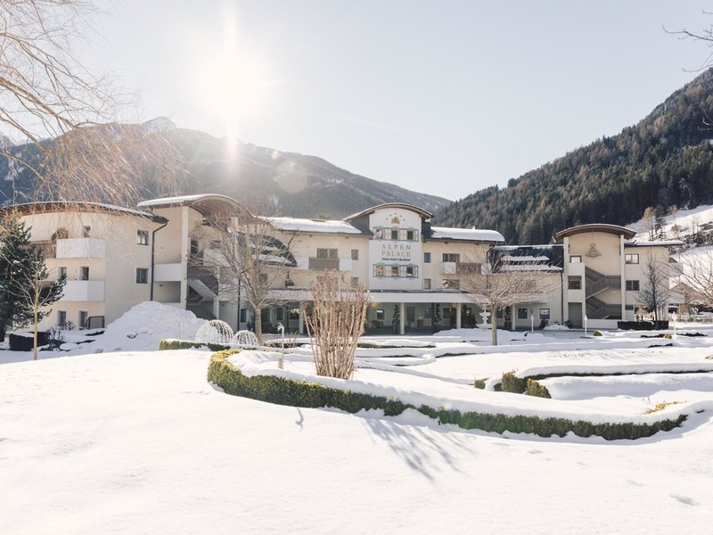 Alpenpalace Luxury Hideaway & Spa Retreat 4