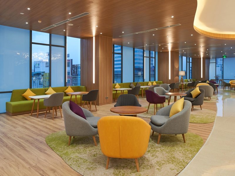Holiday Inn & Suites Saigon Airport 17