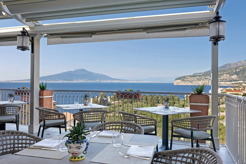 Grand Hotel Capodimonte 11