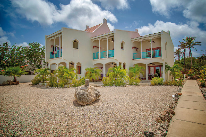 Captain Don's Habitat 8