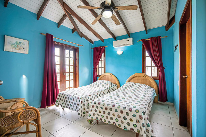 Captain Don's Habitat 19