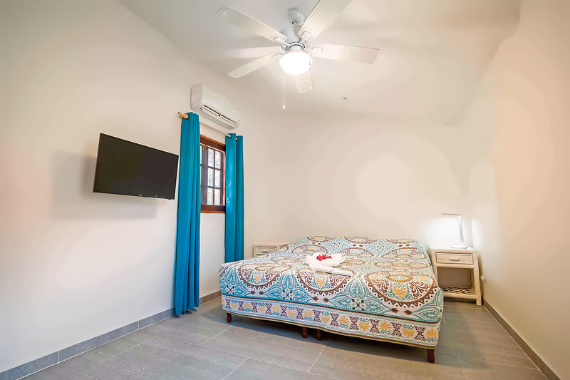 Captain Don's Habitat 32