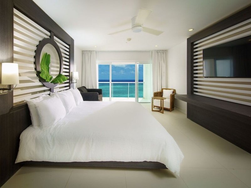 S Hotel Jamaica 30