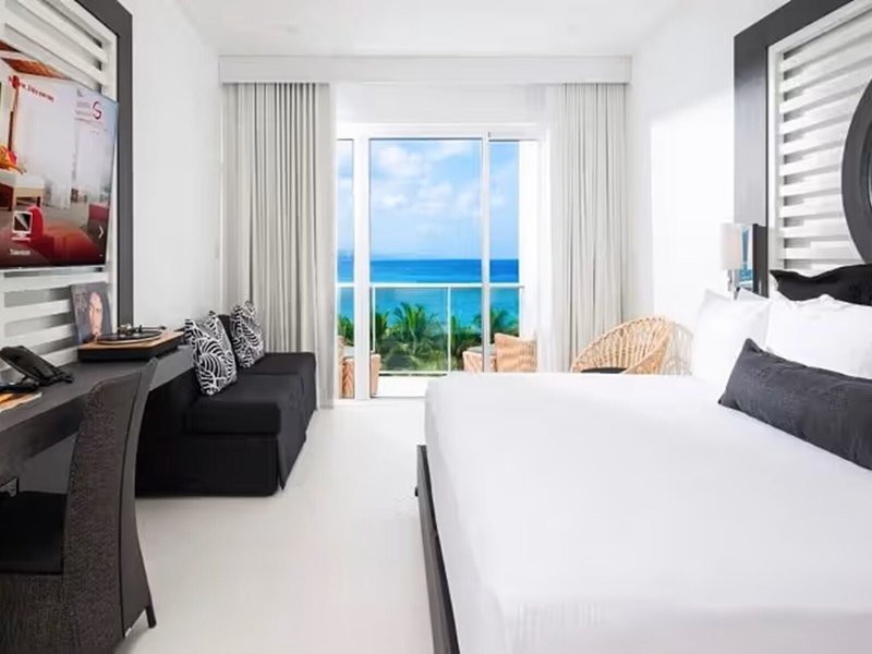 S Hotel Jamaica 32