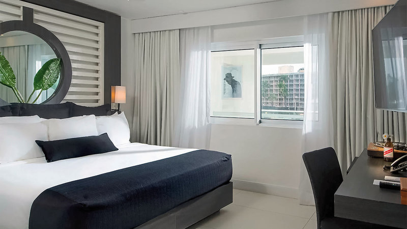 S Hotel Jamaica 18