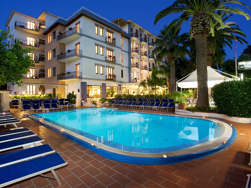 Caravel 7 - Outdoor Pool