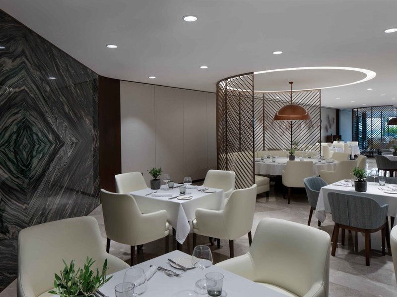 Reges A Luxury Collection Resort and SPA 11