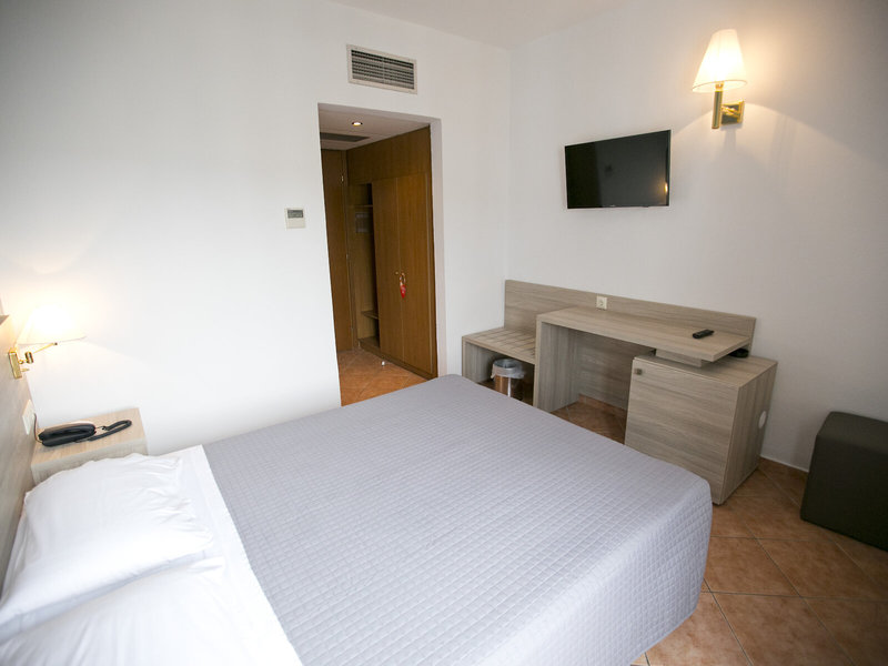 Oceanis 5 - Room Example