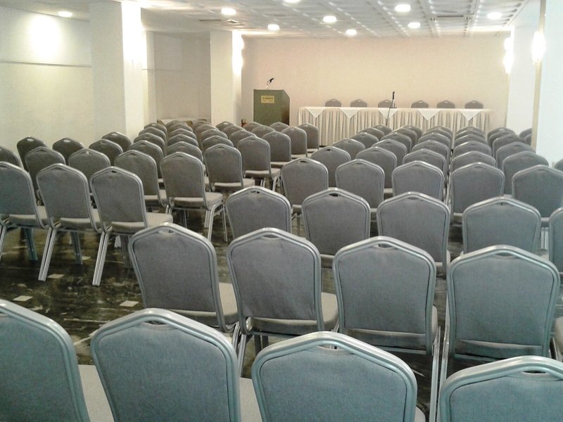 Oceanis 16 - Conference Room
