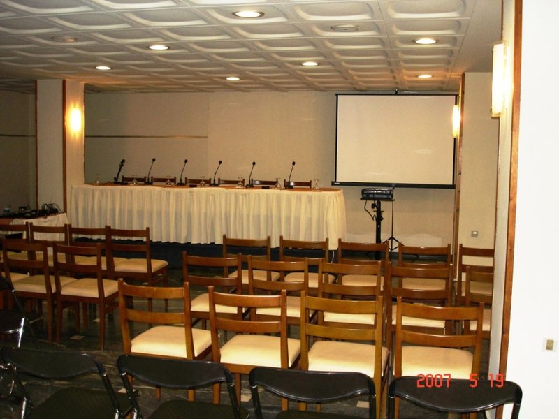 Oceanis 18 - Conference Room