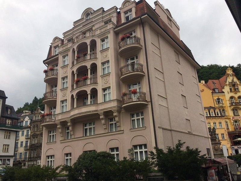 Astoria Hotel & Medical Spa 41