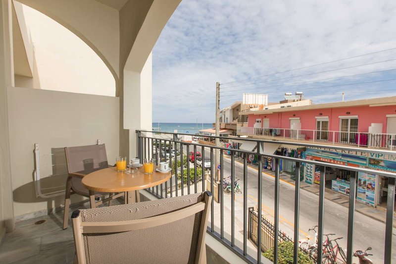 Anita Beach Hotel 10