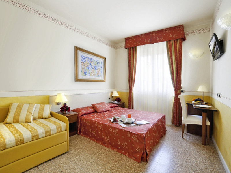 Hotel Karinzia 18