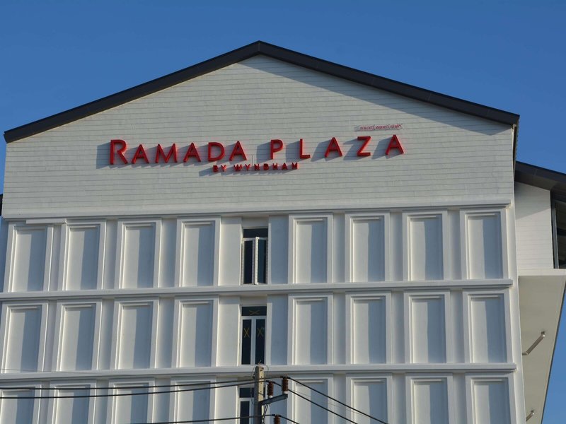 Ramada Plaza By Wyndham Chao Fah