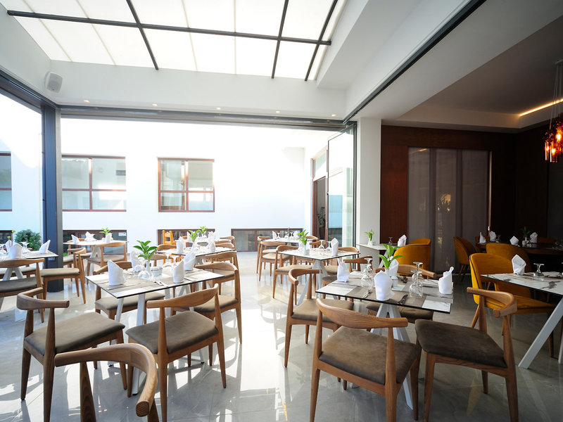 Atrium Ambiance Hotel 16