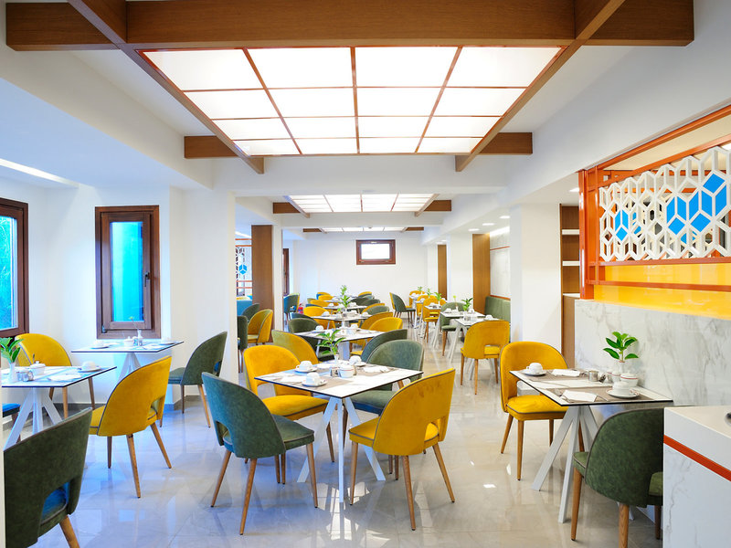 Atrium Ambiance Hotel 19