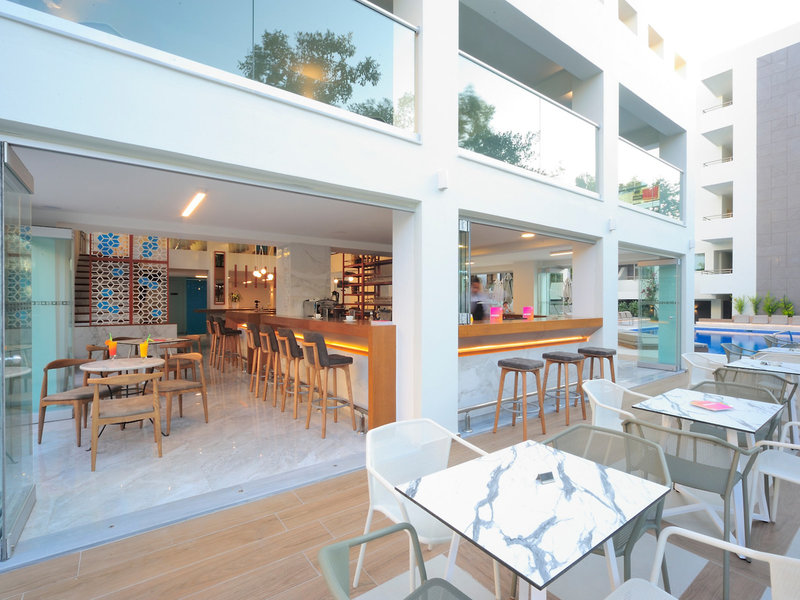 Atrium Ambiance Hotel 23