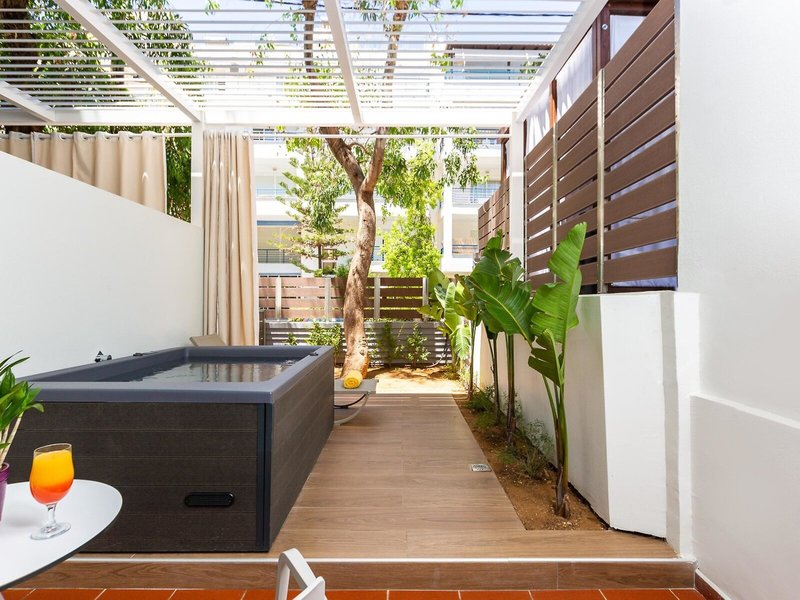 Atrium Ambiance Hotel 40