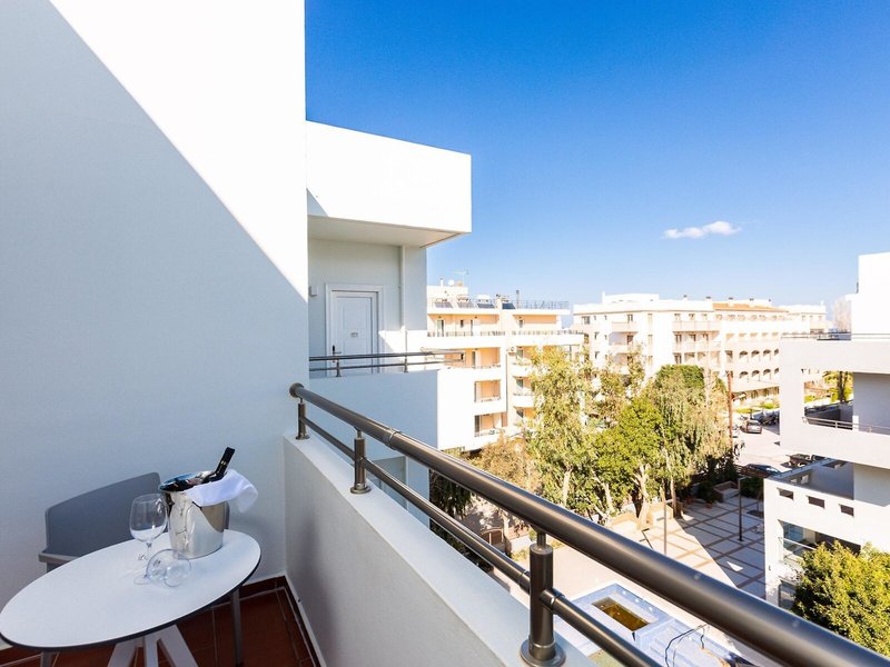 Atrium Ambiance Hotel 43