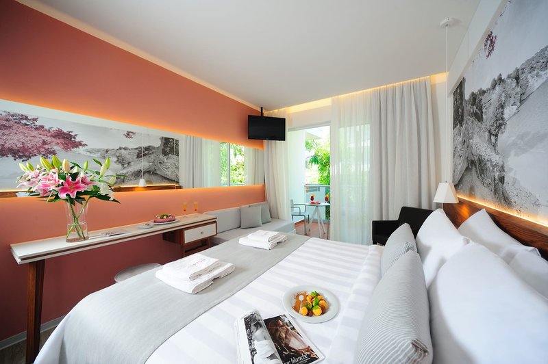 Atrium Ambiance Hotel 3