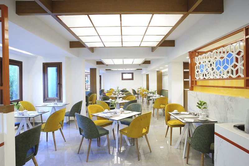 Atrium Ambiance Hotel 6