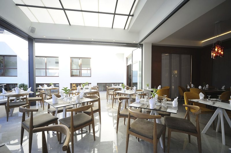 Atrium Ambiance Hotel 9