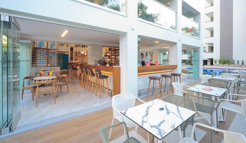 Atrium Ambiance Hotel 13