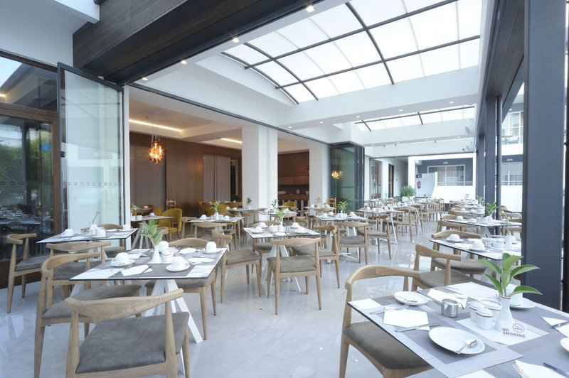 Atrium Ambiance Hotel 7