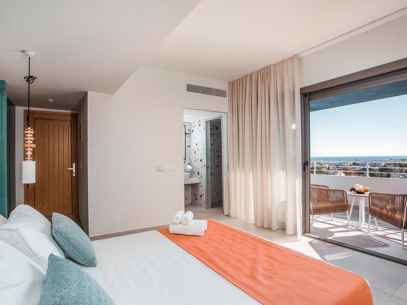 Mazoren Art Hotel 5 - Room Example