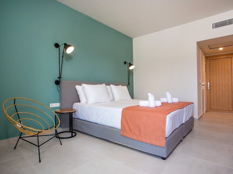 Mazoren Art Hotel 9 - Room Example