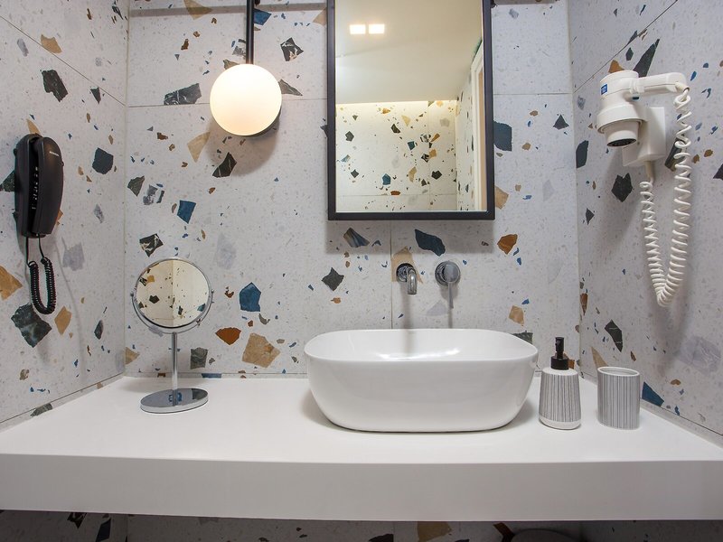 Mazoren Art Hotel 12 - Bathroom Example