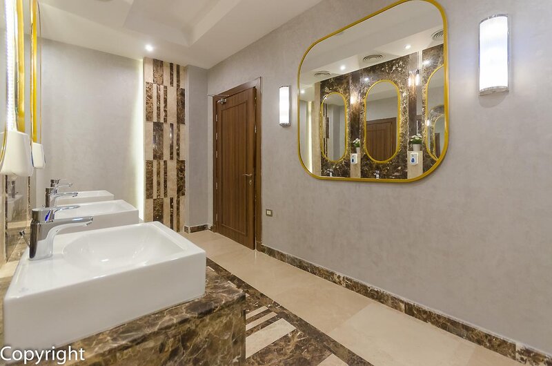 Titanic Royal 126