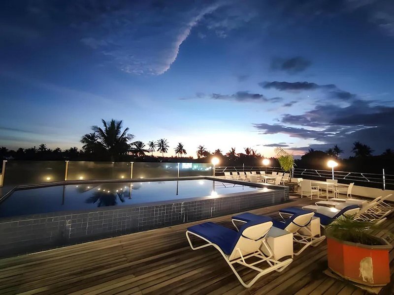 Taman Unique Hotel 12