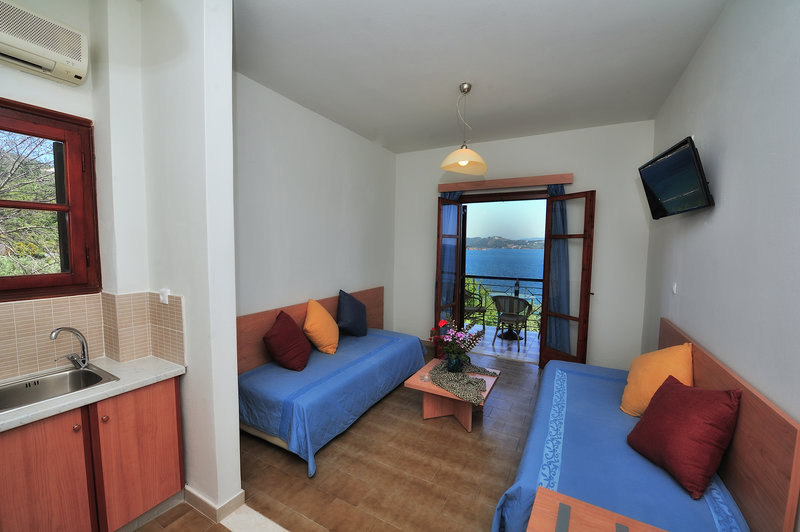 Vassilias Beach Hotel 8