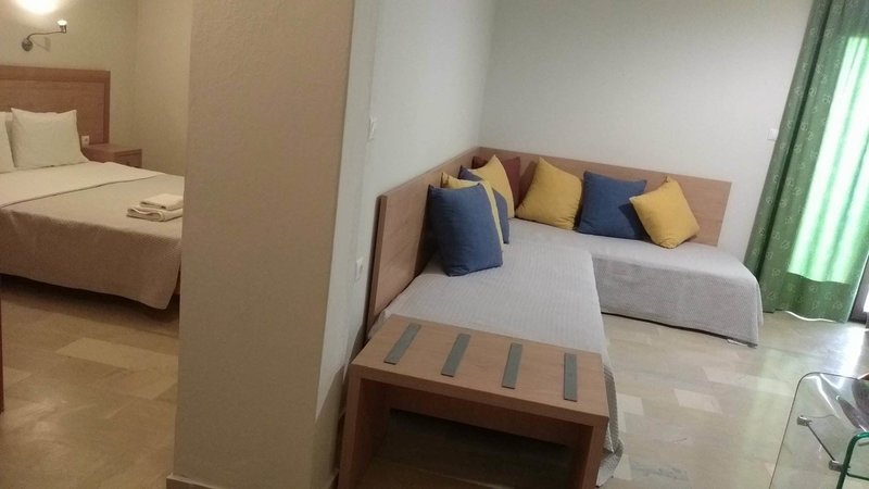 Vassilias Beach Hotel 10