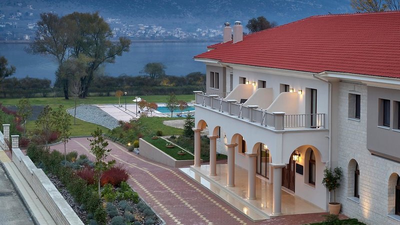 The Lake Hotel 2