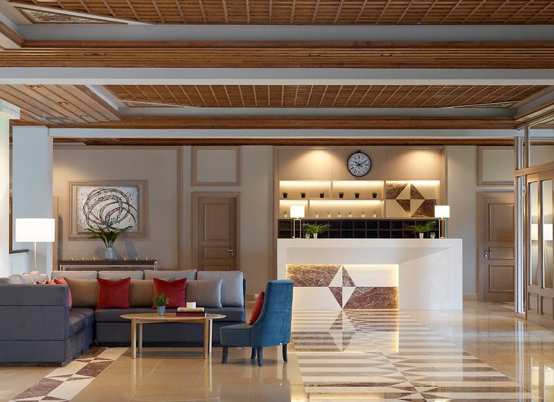 The Lake Hotel 5