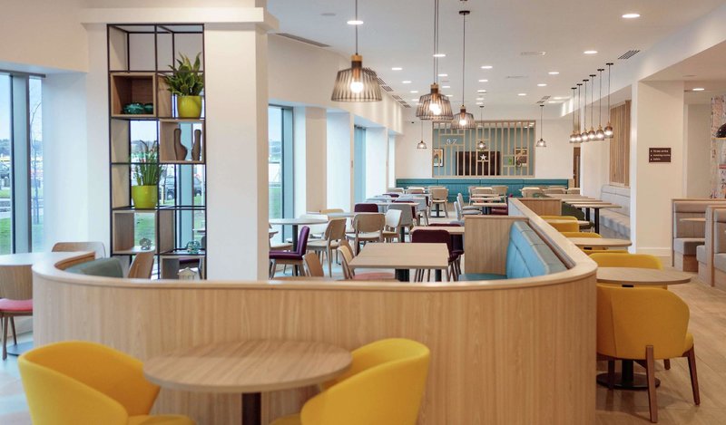 Hampton by Hilton Edinburgh Airport 3 - Bar