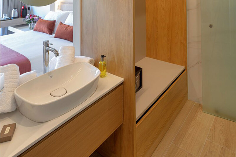 The City Hotel & Suites 10