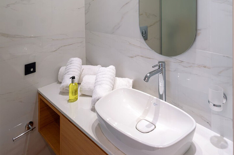 The City Hotel & Suites 11